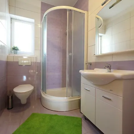 Luxury Nada With Pool Petrcane