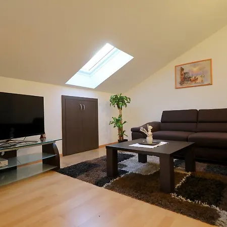 Luxury Nada With Pool Petrcane