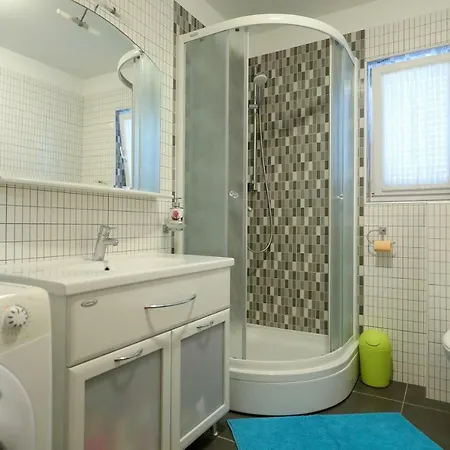 Luxury Nada With Pool * Petrcane