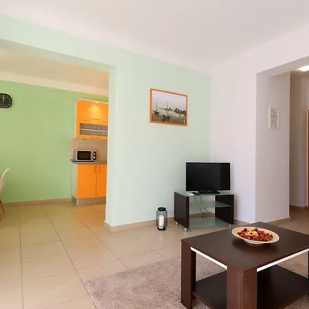 Luxury Nada With Pool Petrcane