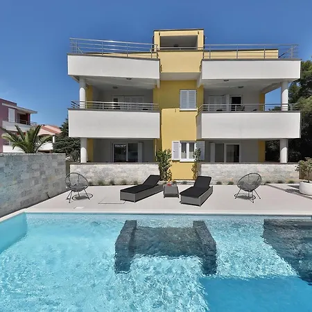 Apartment Luxury Nada With Pool