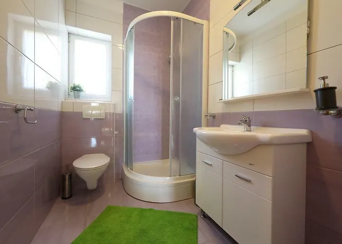 Luxury Nada With Pool Petrcane