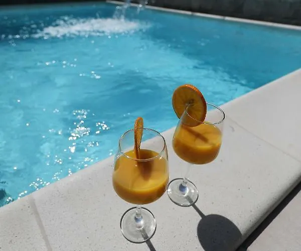 Luxury Nada With Pool Petrcane