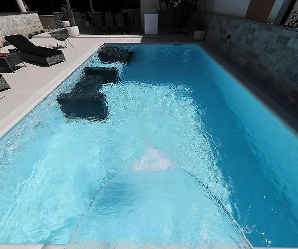 Luxury Nada With Pool Lejlighed Petrcane