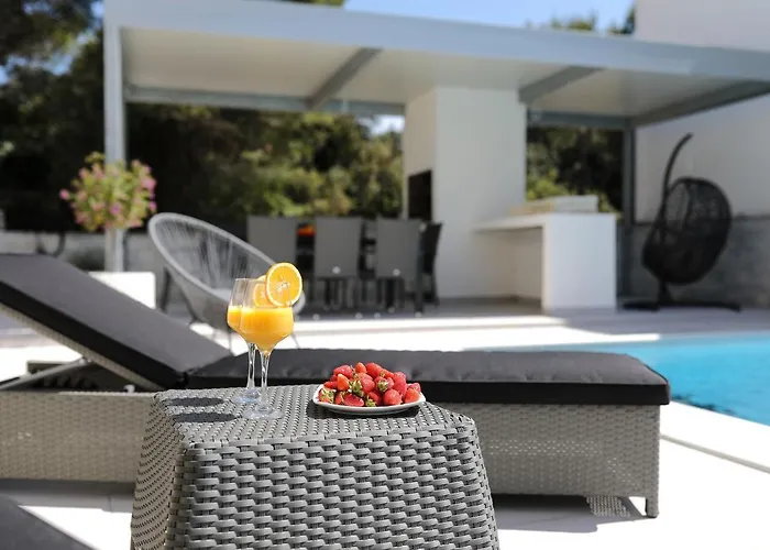 Luxury Nada With Pool