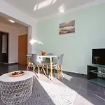 Luxury Nada With Pool Apartment Petrcane