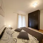 Luxury Nada With Pool Petrcane