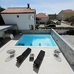Luxury Nada With Pool