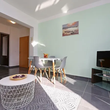 Luxury Nada With Pool Daire Petrčane