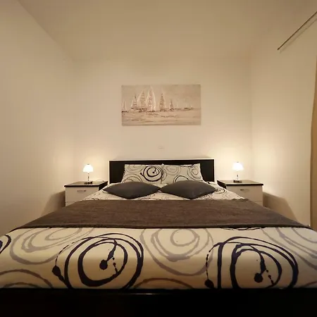 Luxury Nada With Pool פטרצ'אנה