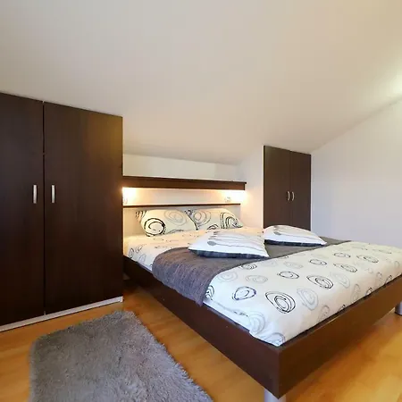 Apartamento Luxury Nada With Pool Petrcane