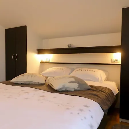 アパート Luxury Nada With Pool ペトルチャネ