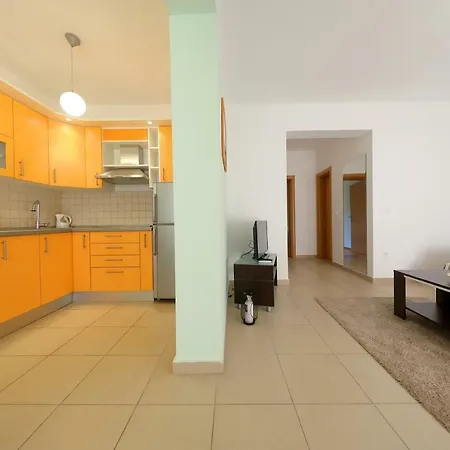 Luxury Nada With Pool דירה פטרצ'אנה