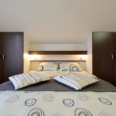 Apartment Luxury Nada With Pool Petrcane