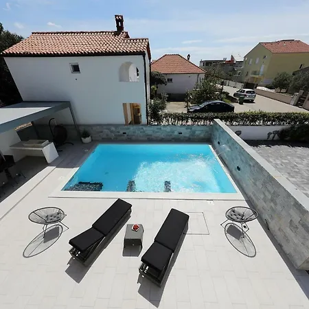 Luxury Nada With Pool