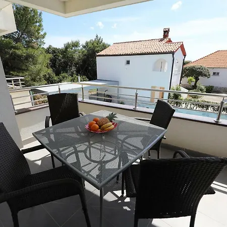 Luxury Nada With Pool Daire Petrčane