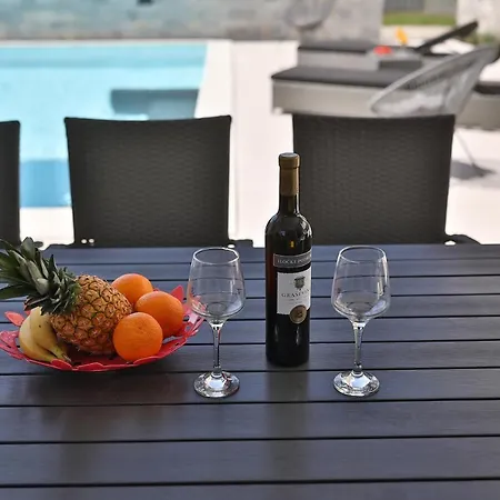 アパート Luxury Nada With Pool