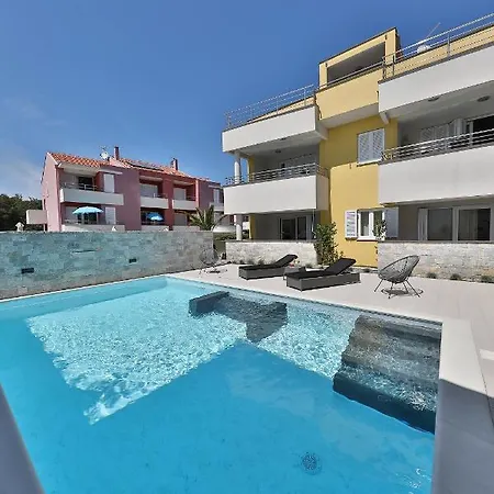 Luxury Nada With Pool *