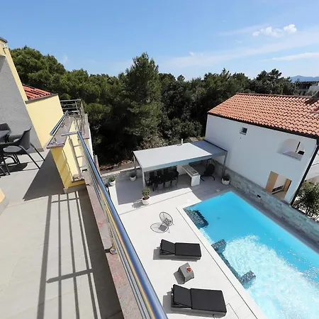 Luxury Nada With Pool דירה *
