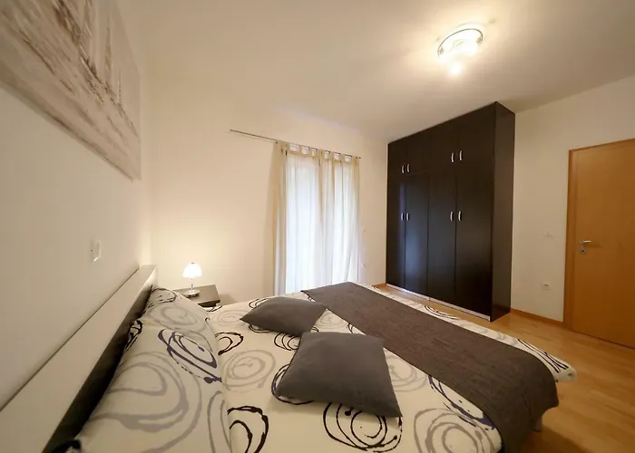 Luxury Nada With Pool Petrčane