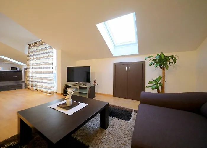 Luxury Nada With Pool Apartament