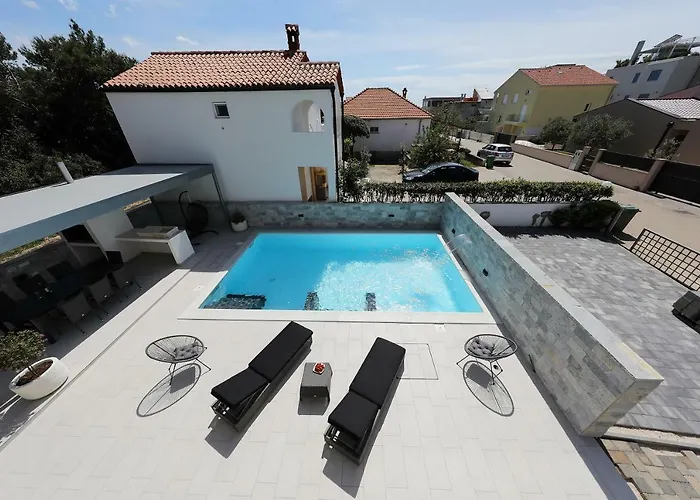 Luxury Nada With Pool