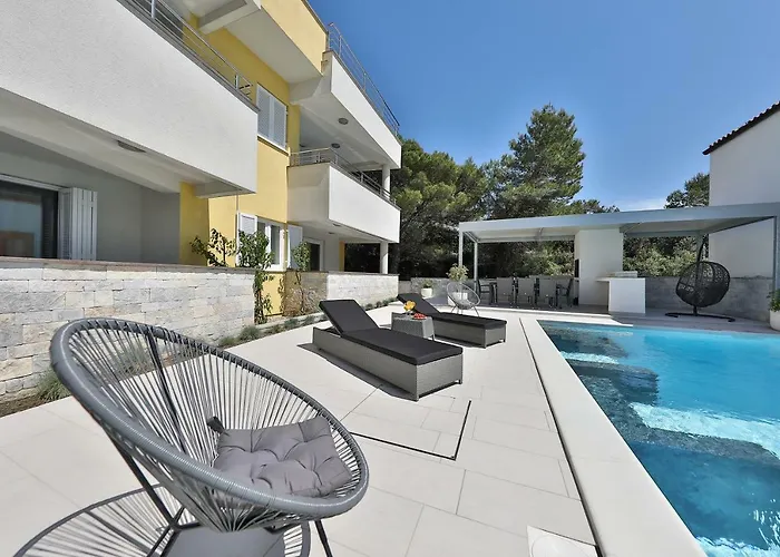 Luxury Nada With Pool Apartament *
