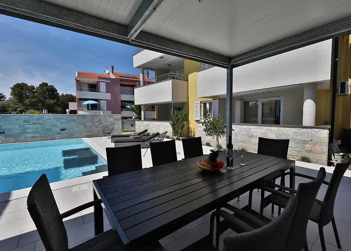 Luxury Nada With Pool * Petrčane